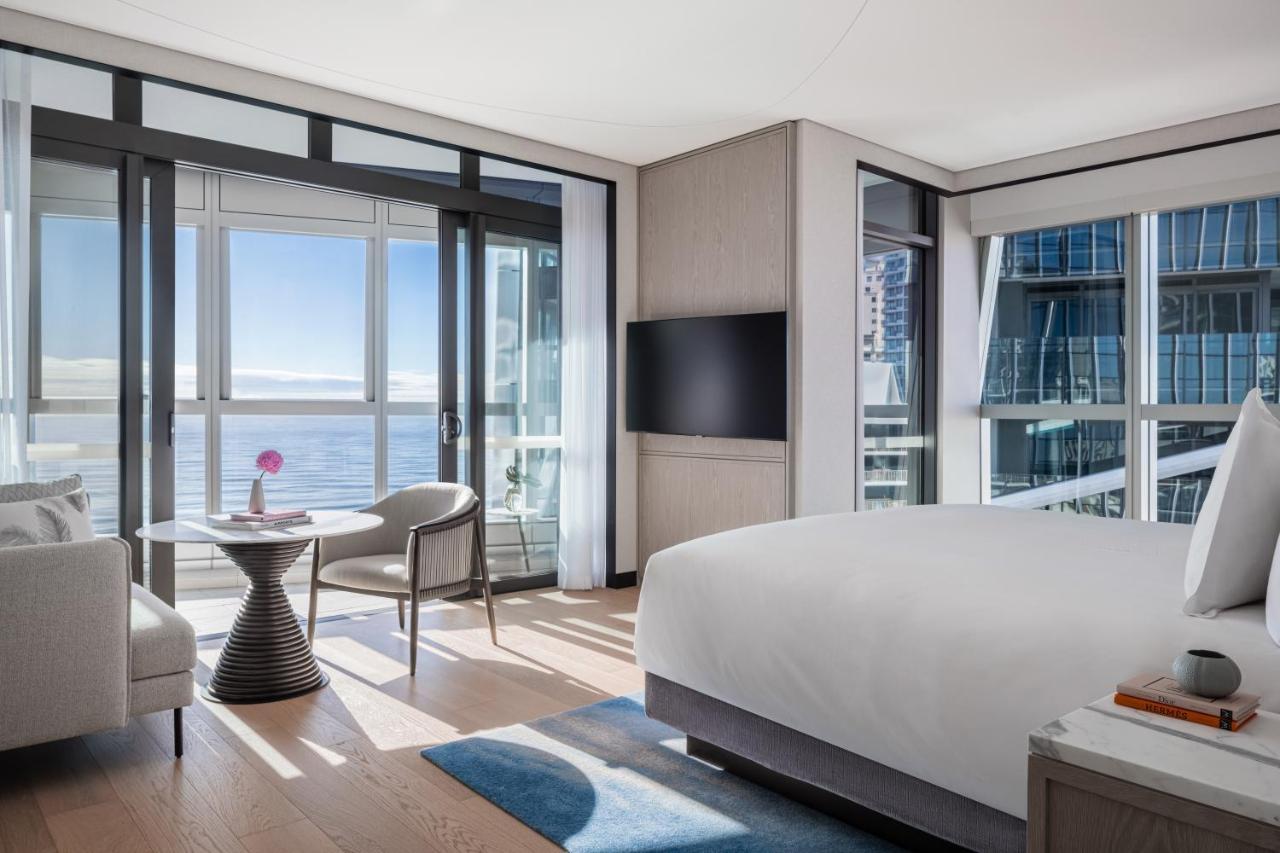 The Langham, Gold Coast And Jewel Residences ภายนอก รูปภาพ A guest room at the West Hollywood Edition