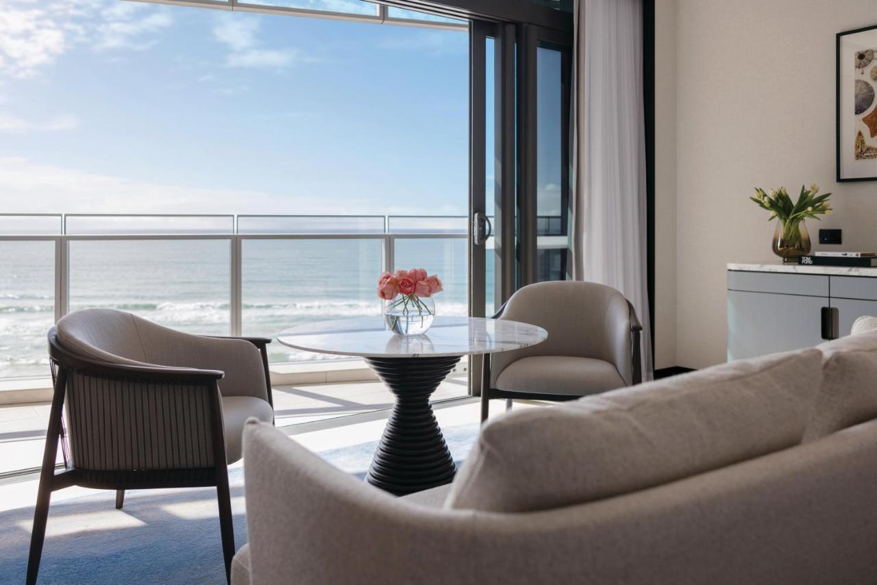 The Langham, Gold Coast And Jewel Residences ภายนอก รูปภาพ A suite at The Westin
