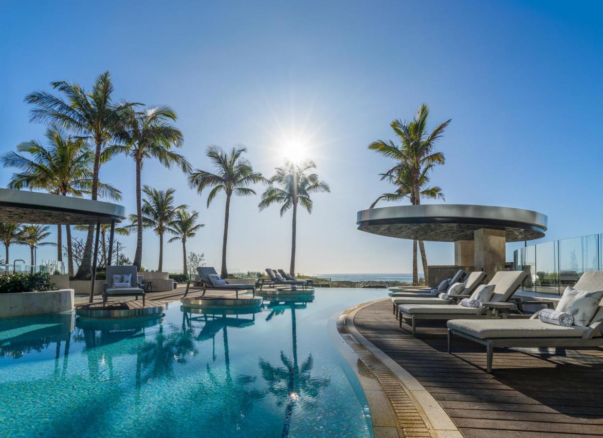 The Langham, Gold Coast And Jewel Residences ภายนอก รูปภาพ The pool at the W Hotel