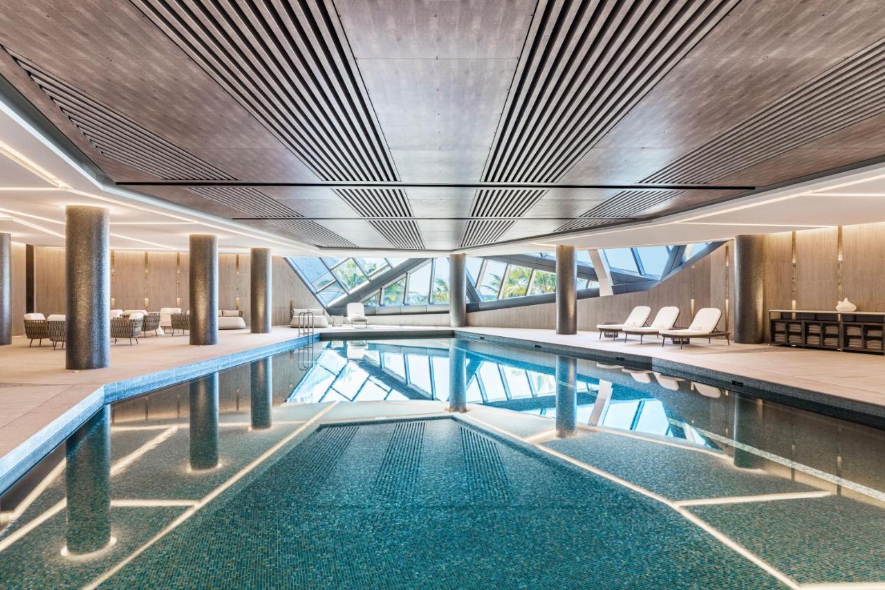 The Langham, Gold Coast And Jewel Residences ภายนอก รูปภาพ The pool at the 25th floor