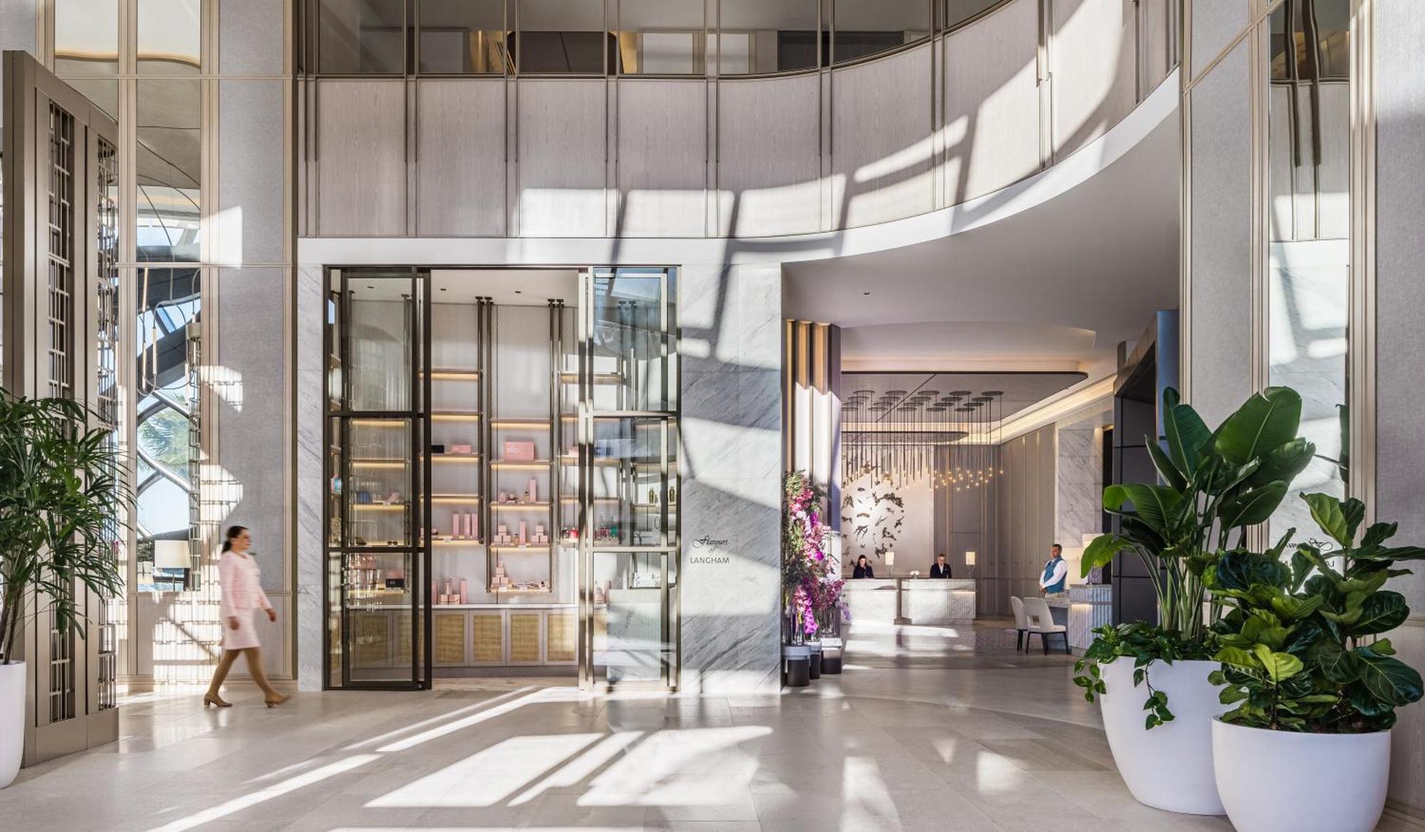 The Langham, Gold Coast And Jewel Residences ภายนอก รูปภาพ The lobby of the hotel